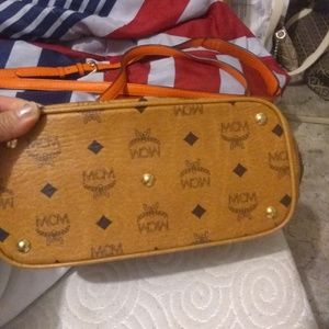 Mcm bag Cross body can be used as a shoulder bag
